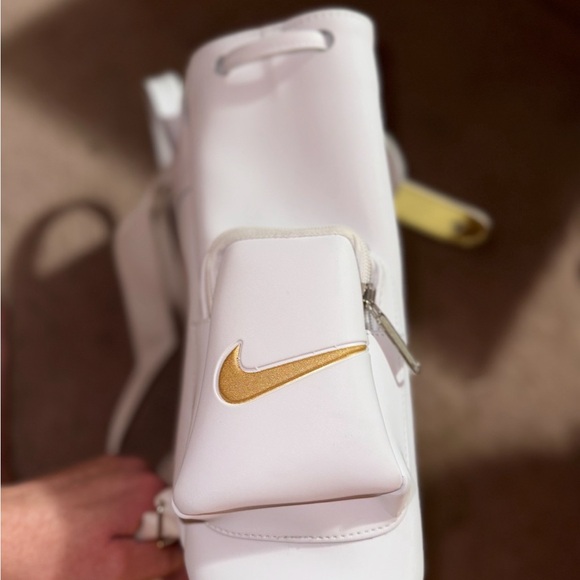 Brand new white Womens size 9 with matching backpack - Picture 7 of 12